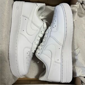 White Nike AF1’07 Sneakers BNIB